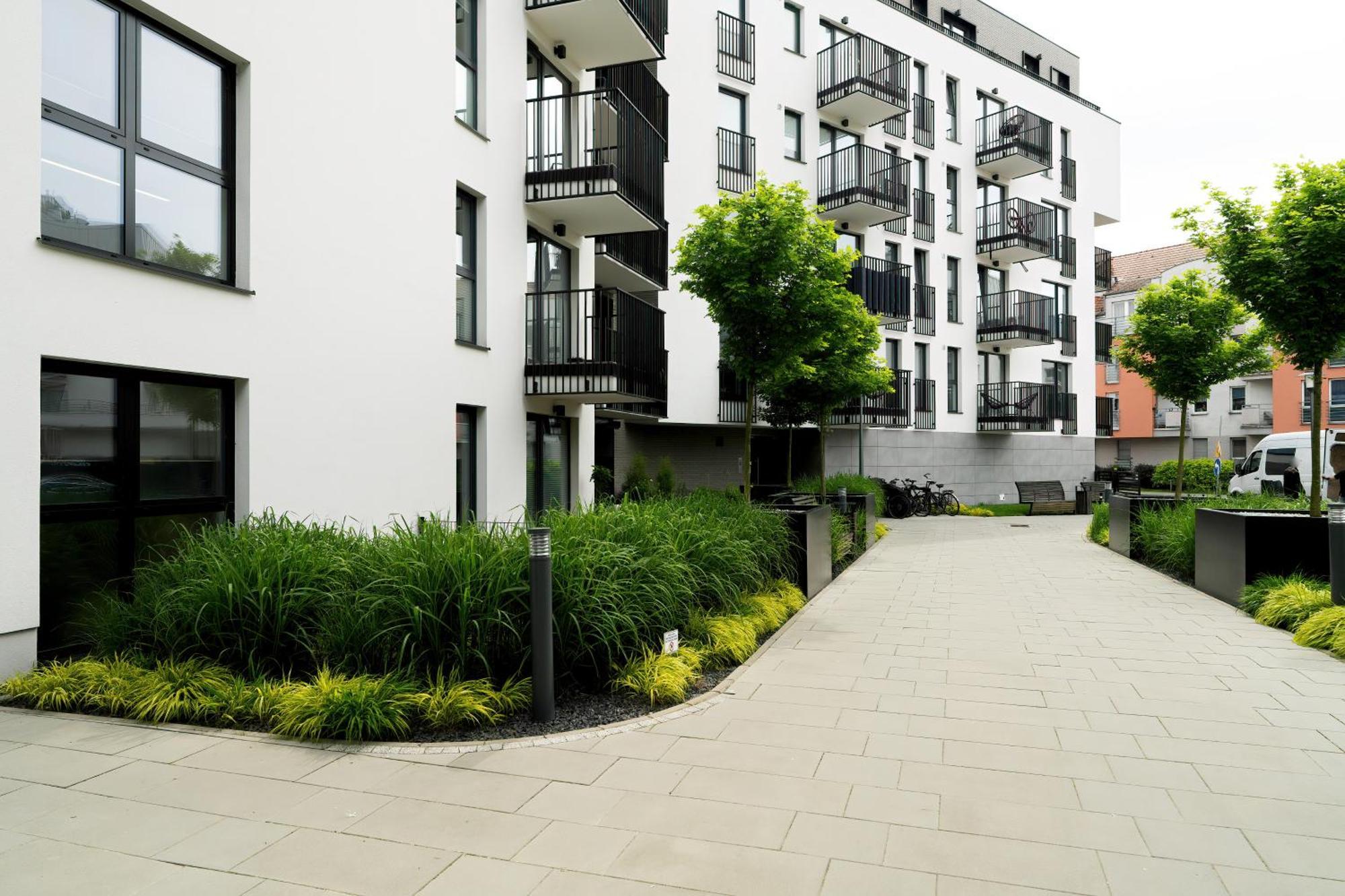 Esencja Apartments With Free Parking Garbary 104 By Noclegi Renters Posen Exterior foto